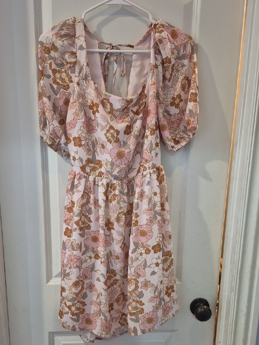 Floral Puff-Sleeve Mini Dress in Light Pink and Brown